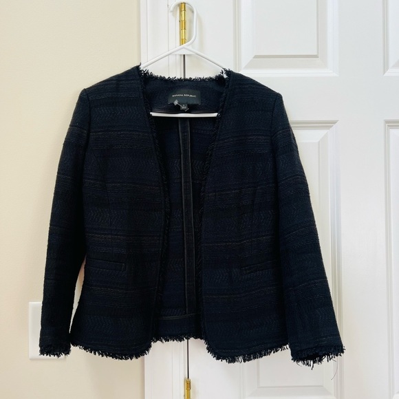 Stunning like new Banana Republic blazer size 2 in black - Picture 7 of 8